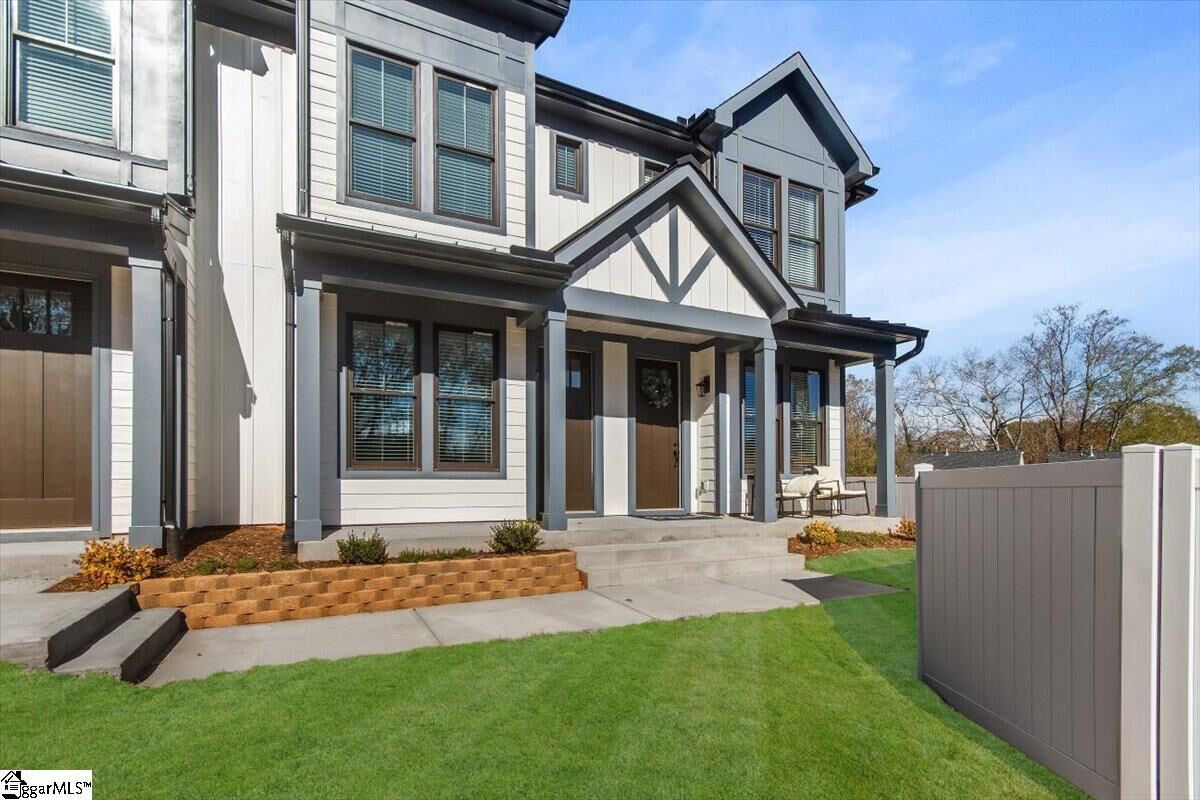 Property Photo:  9 Hawthorne Lane Unit 105  SC 29615 