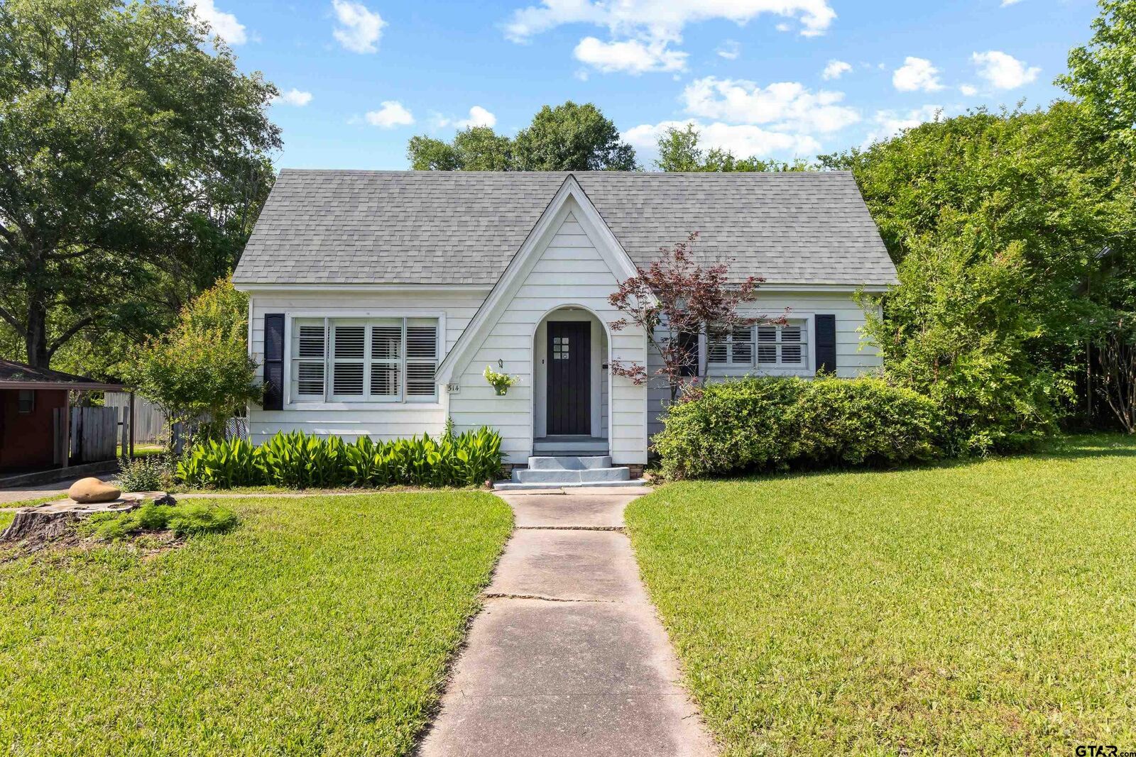 Property Photo: 514 W Main St TX 75652