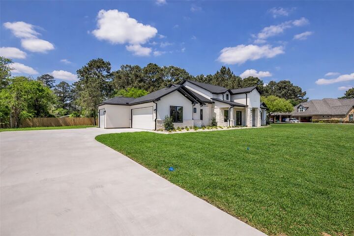 Property Photo: 22420 Meadowhurst Circle W TX 77377