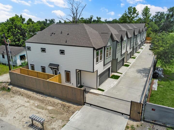 Property Photo:  2410 Vaughn Street D  TX 77093 