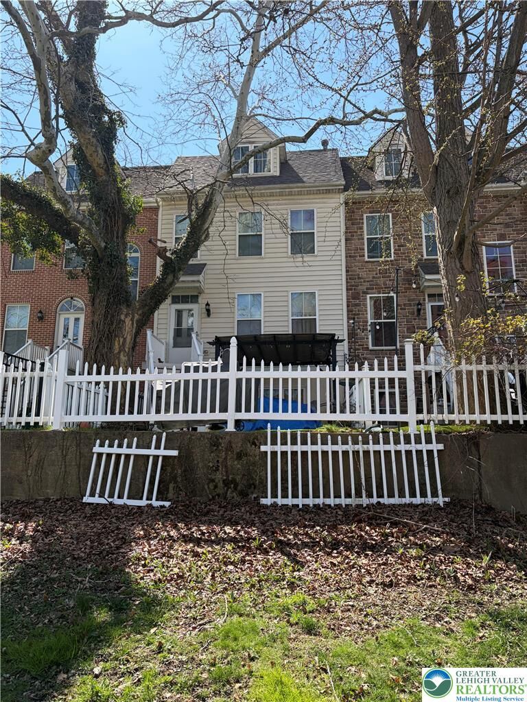Property Photo:  709 Evans  PA 18015 