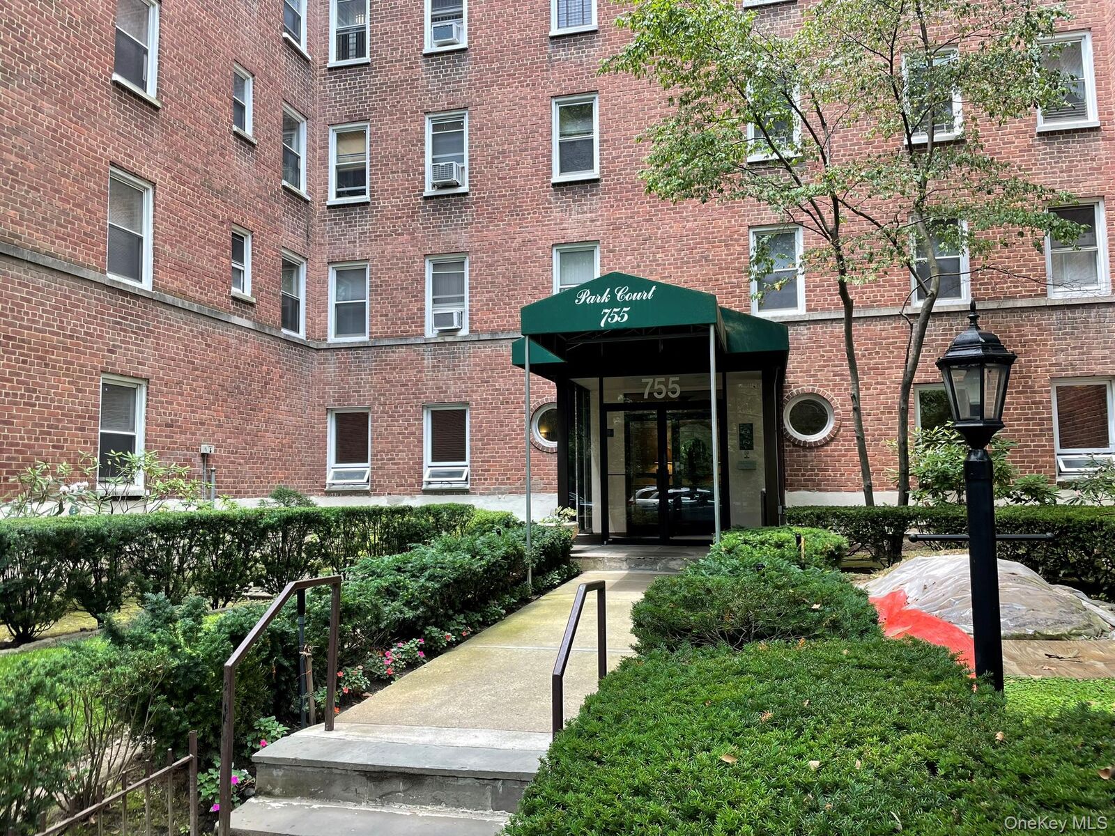 Property Photo:  755 Bronx River Road 6C  NY 10708 