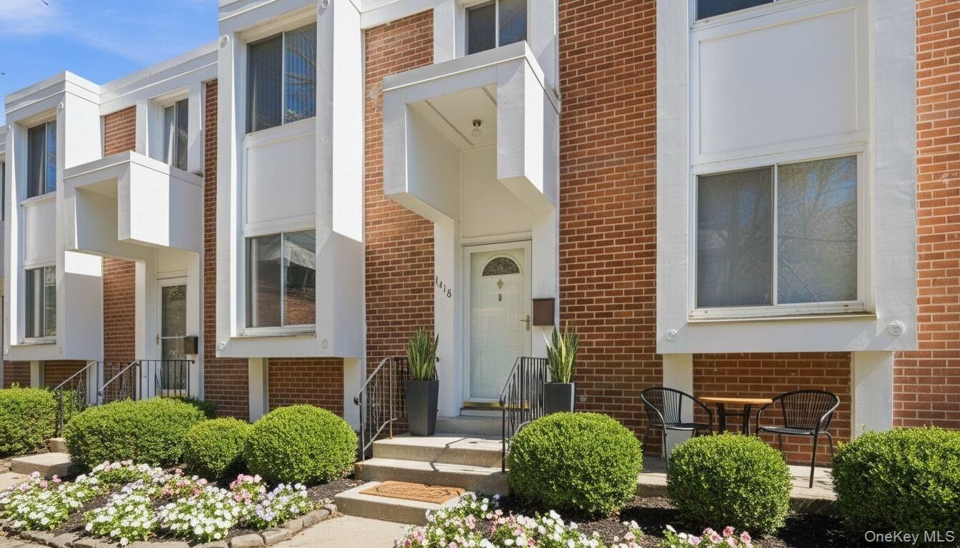 Property Photo:  1418 Fox Glen Drive  NY 10530 