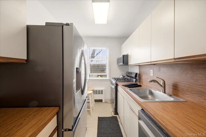 Property Photo:  126 Underhill Avenue 1B  NY 10604 