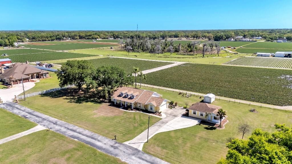 Property Photo:  2910 Appling Woods Place  FL 33565 