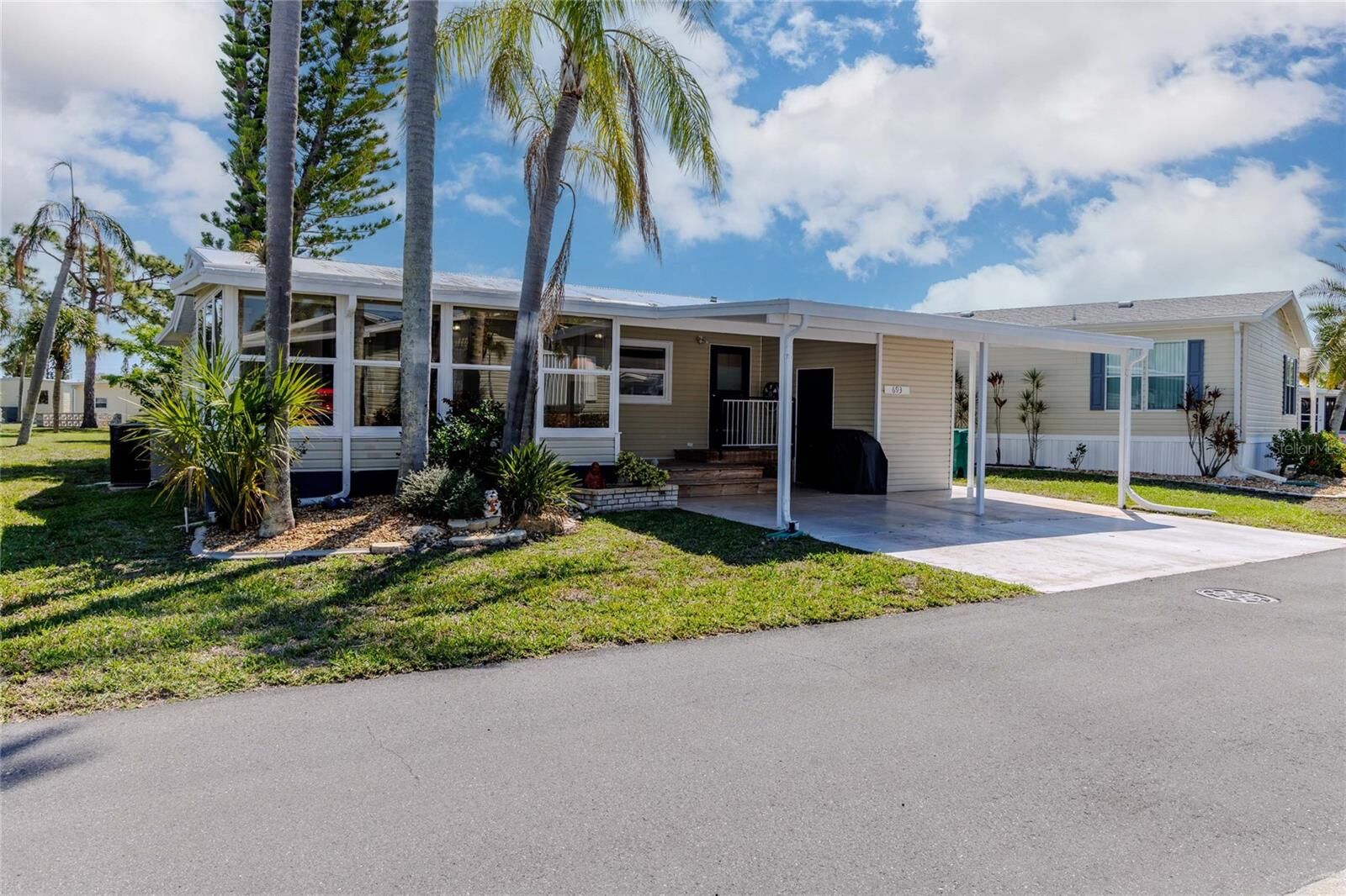 Property Photo:  2100 Kings Highway Crescent 693  FL 33980 