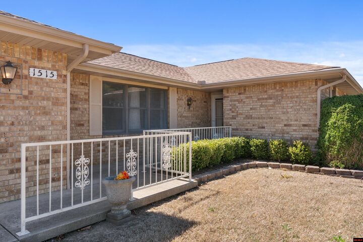 Property Photo:  1515 Pine Tree Lane  AR 72653 