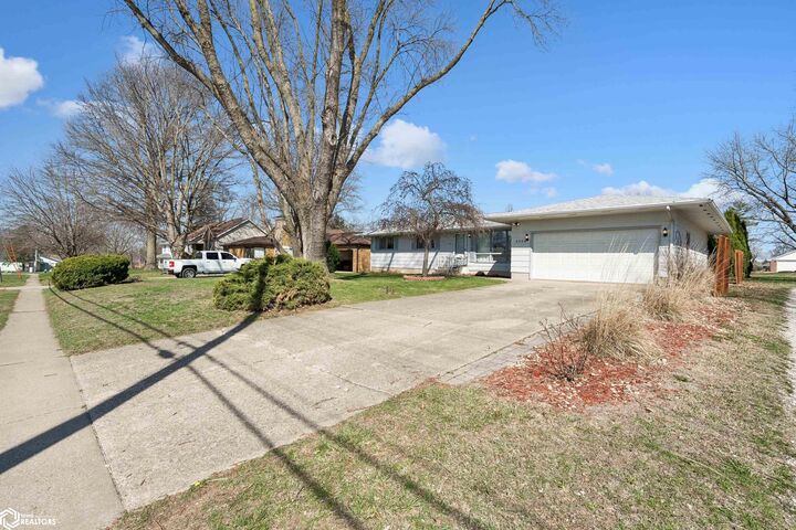 Property Photo:  2504 Sunnyside Avenue  IA 52601 