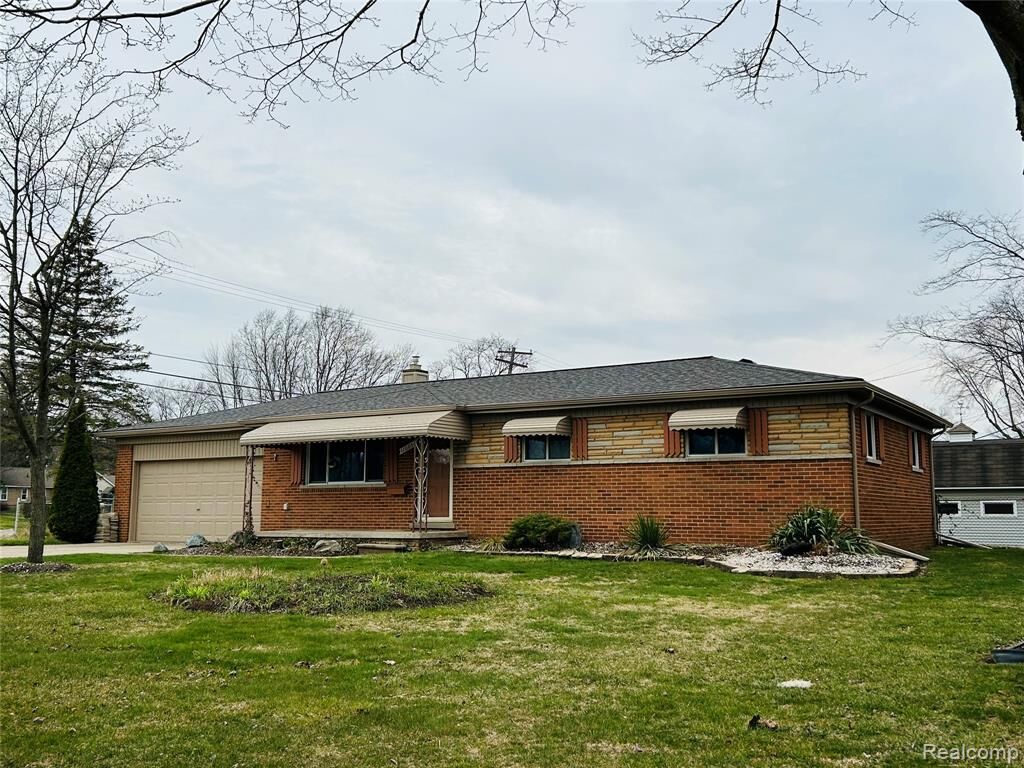 Property Photo:  11005 Doren Court  MI 48317 3419 