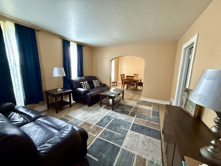 Property Photo: 811 Litchfield Street MI 48706