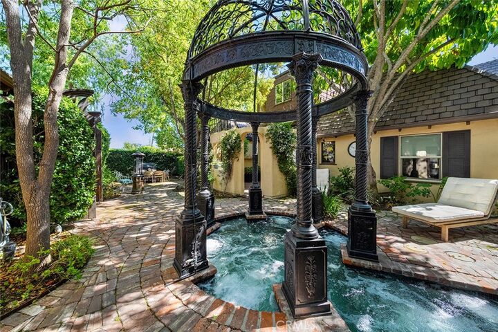 Property Photo:  2285 E Orange Grove  CA 91104 