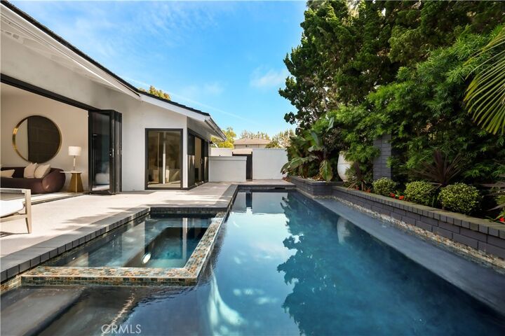 Property Photo:  22 Rue Cannes  CA 92660 