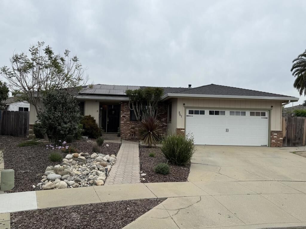 Property Photo:  