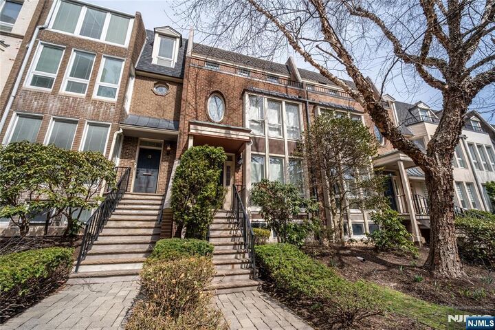 Property Photo:  130 Kensington Drive  NJ 07024 