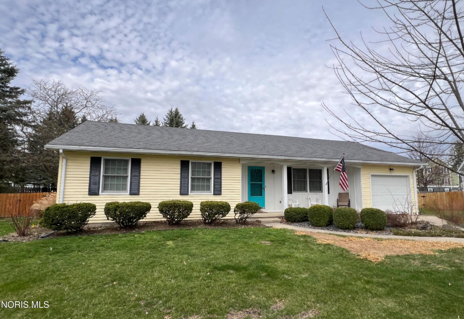 Property Photo: 805 Vale Court OH 43402