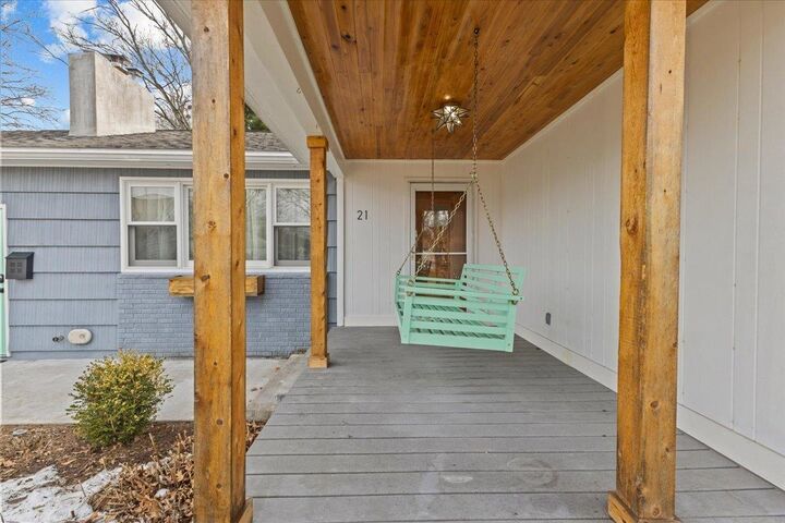 Property Photo:  21 Cross Parkway  VT 05408 