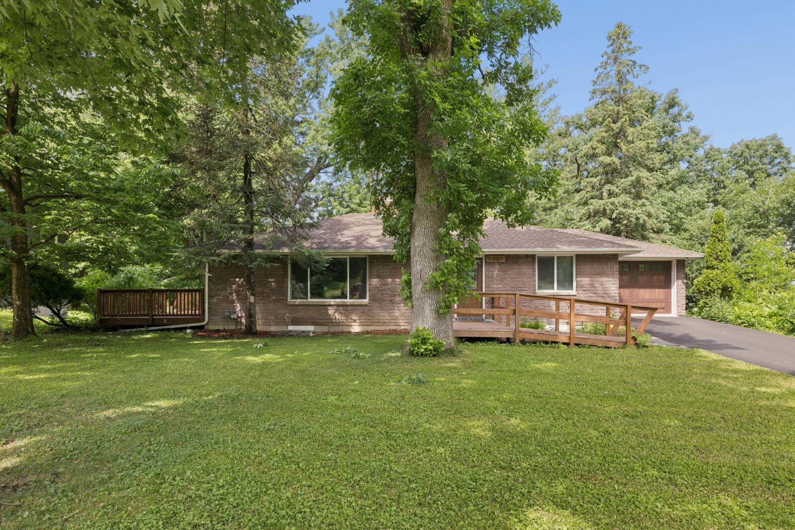 Property Photo: 1425 Orkla Drive MN 55427