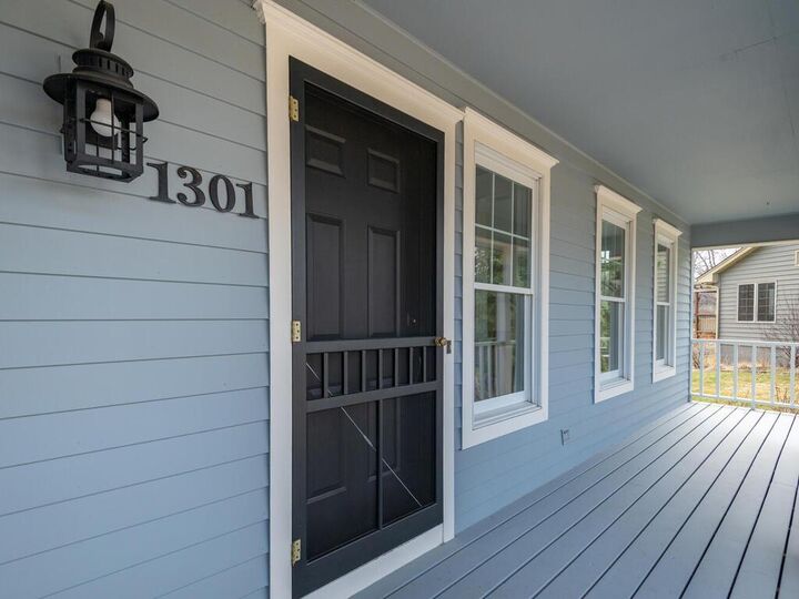 Property Photo:  1301 Courtland E  MN 55387 