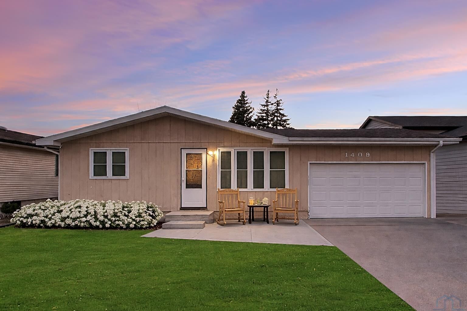 Property Photo:  1409 F St  NE 68776 