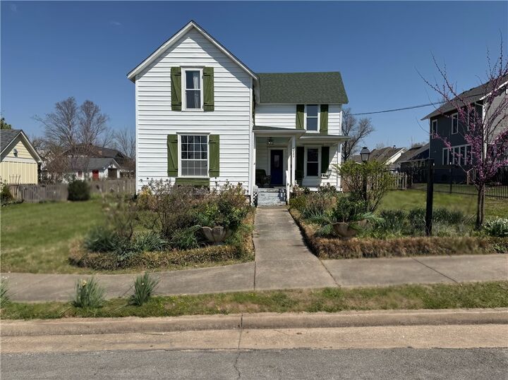 Property Photo:  511 Pecan Street  AR 72756 