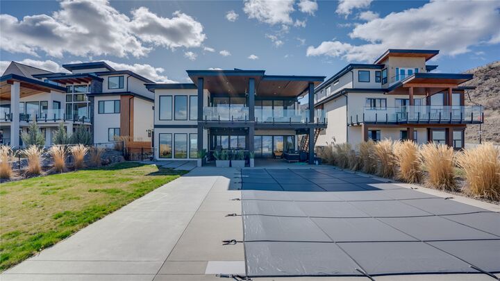 Property Photo: 1220 Ponds Avenue BC V1W 5N1