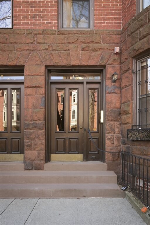 Property Photo:  17 Follen St 3F  MA 02116 