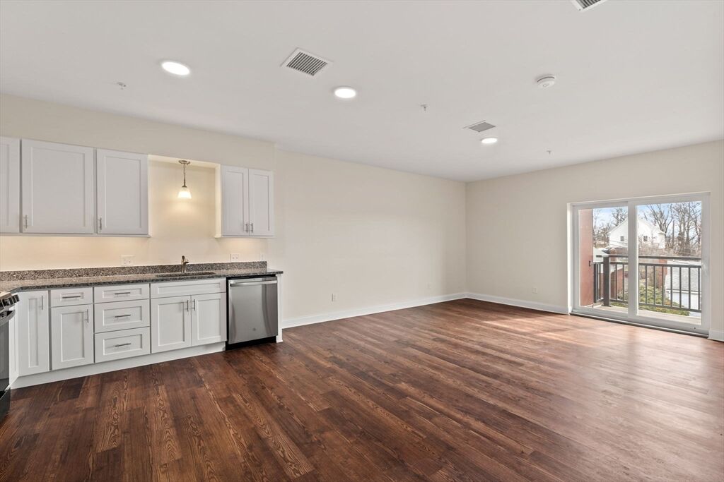 Property Photo: 10 Franklin 402 MA 02151