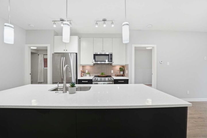 Property Photo:  1720 10 Street SW 107  AB T2T 3E8 