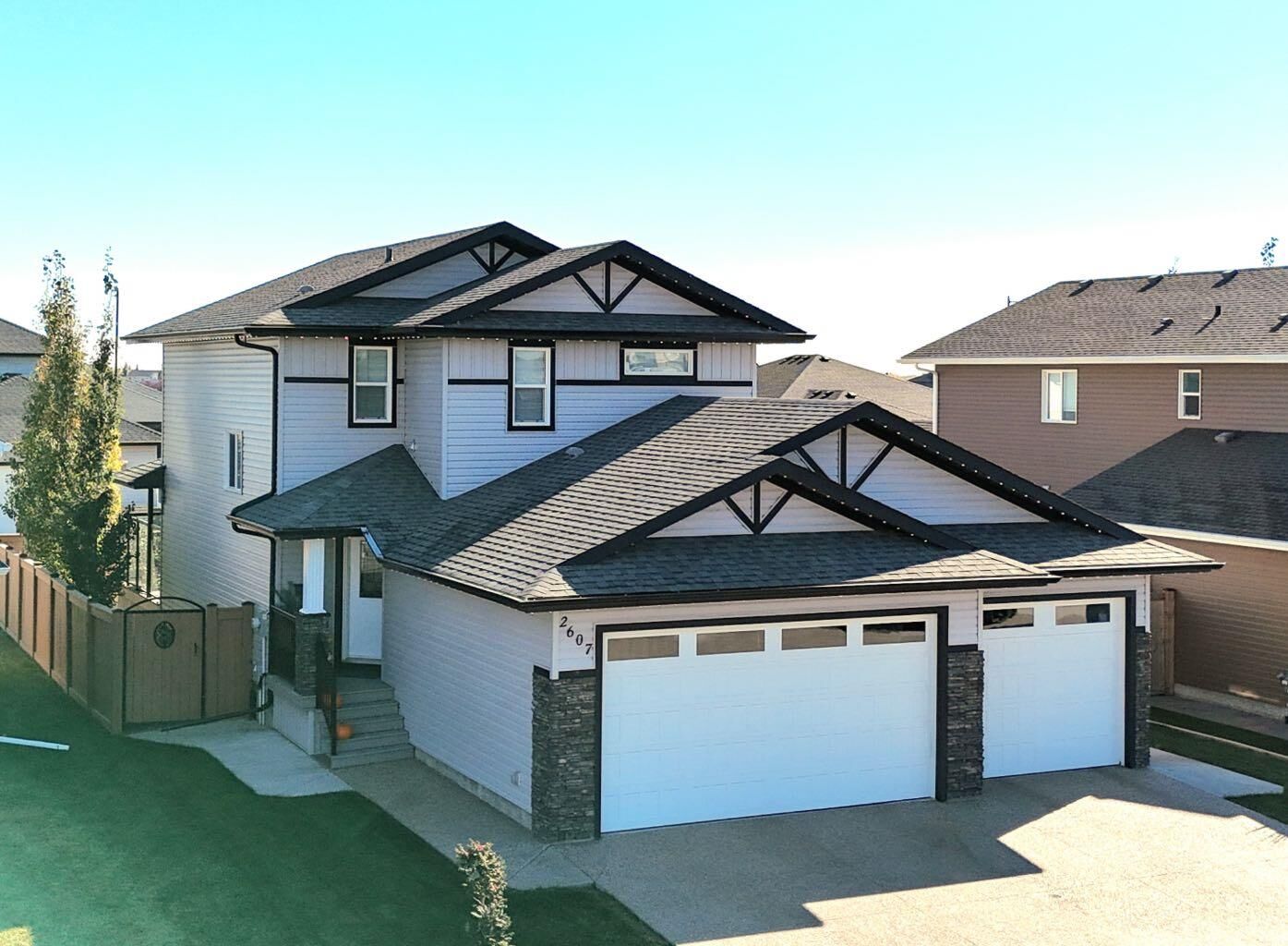 Property Photo:  2607 63 Street  AB T4V 5J6 