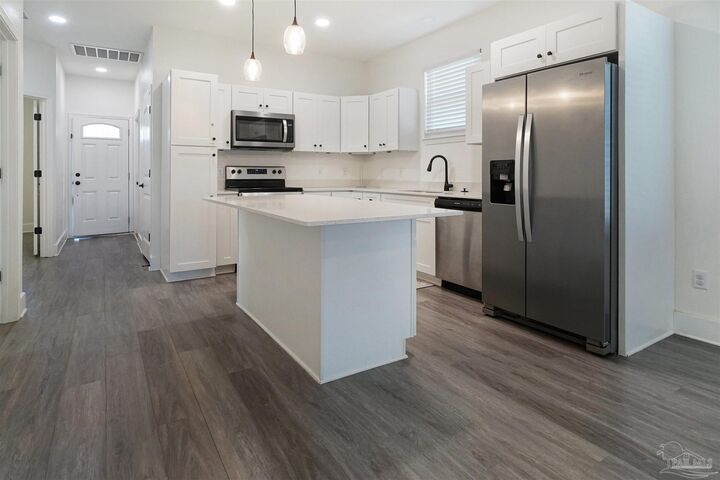 Property Photo:  5214 Arrowhead Rd  FL 32507 