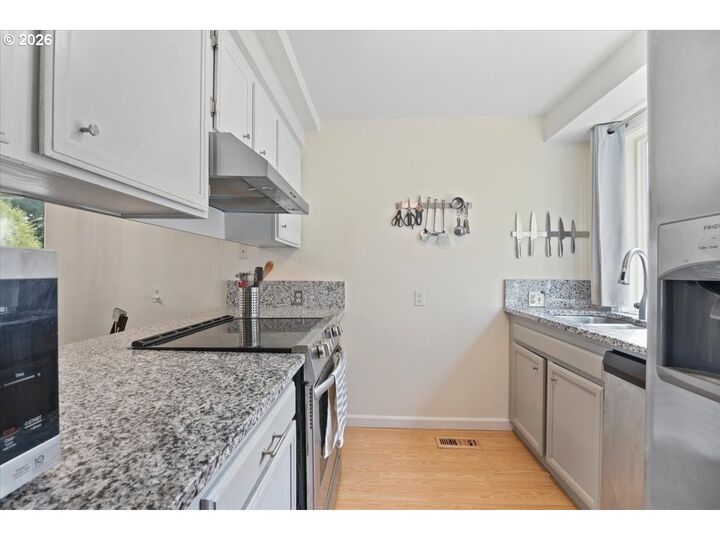 Property Photo: 1450 SW Bridlewood Dr 1 OR 97338