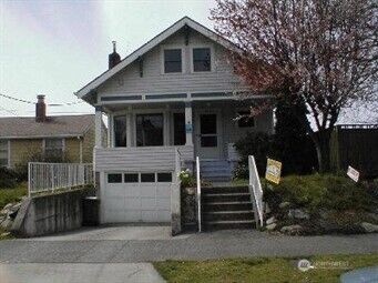 Property Photo:  4415  Densmore Avenue N  WA 98103 