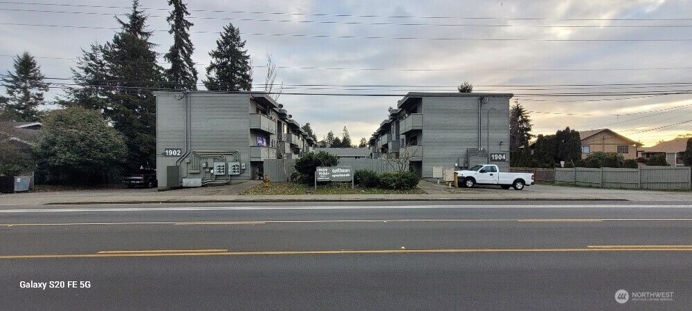Property Photo: 1902 -1904 W Casino Road WA 98204