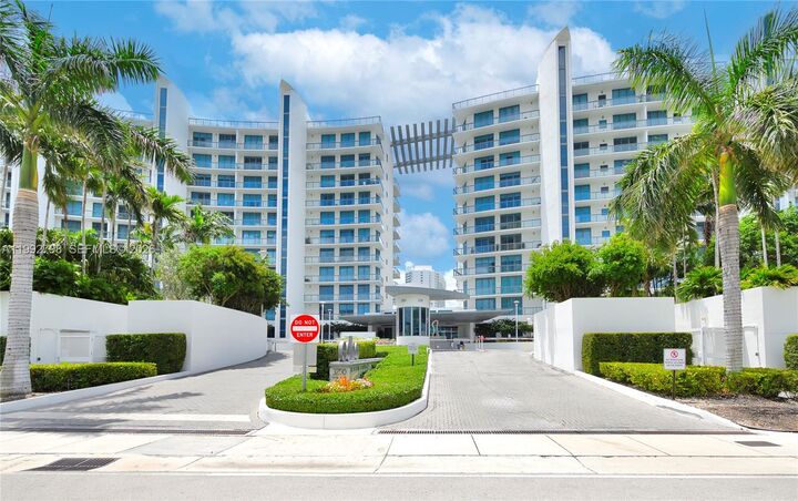 Property Photo:  3300 NE 188th St 615  FL 33180 