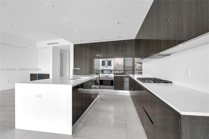 Property Photo:  3300 NE 188th St 615  FL 33180 