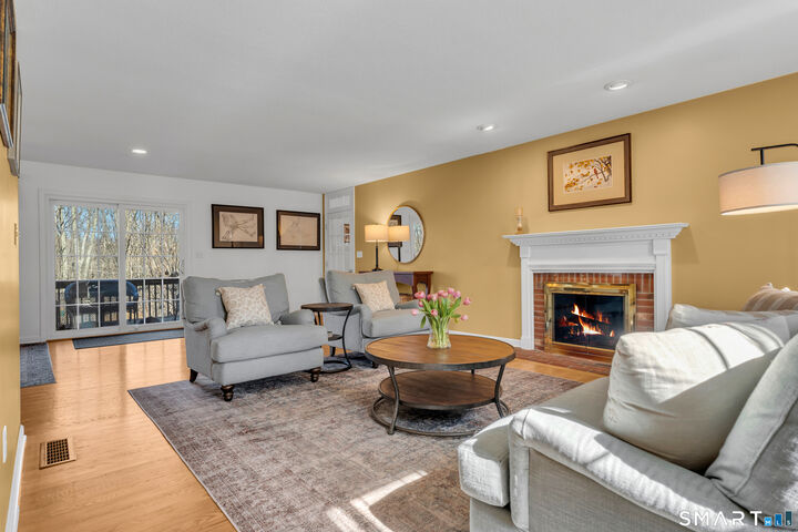 Property Photo:  322 Willow Road  CT 06437 