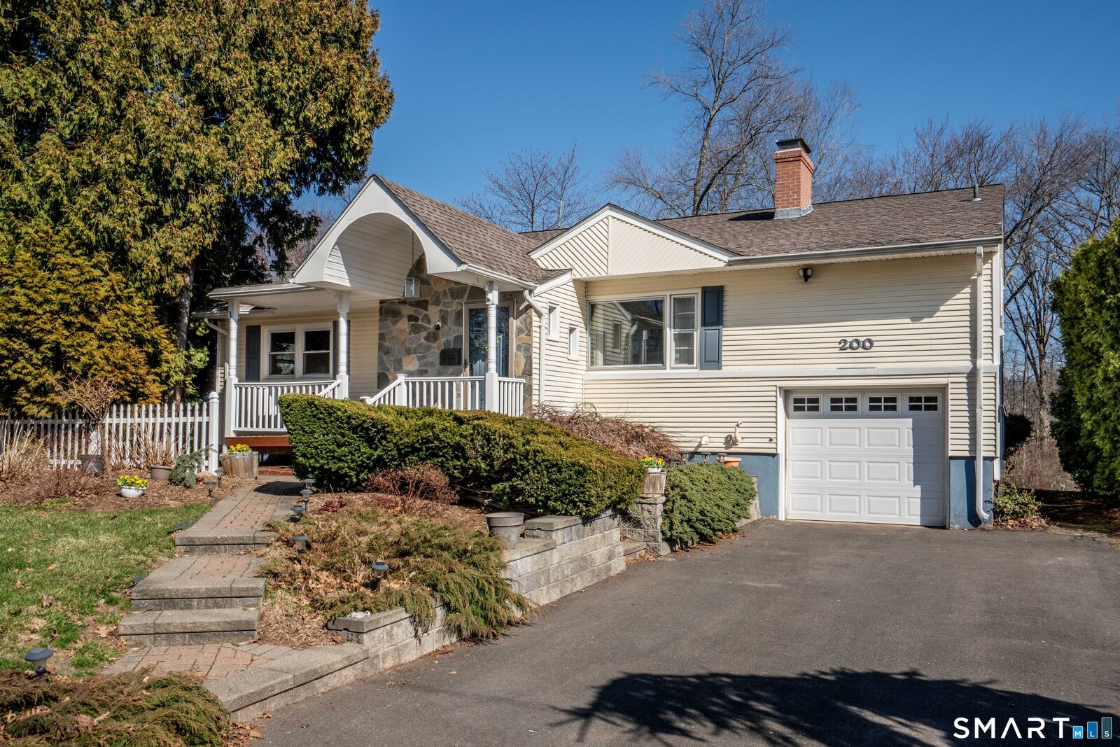 Property Photo:  200 Mohegan Drive  CT 06117 