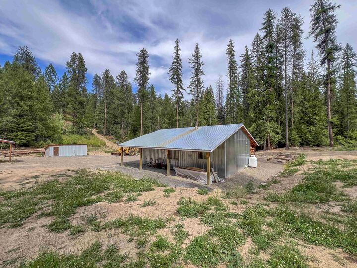Property Photo:  3402 Larkspur Way  WA 99141 