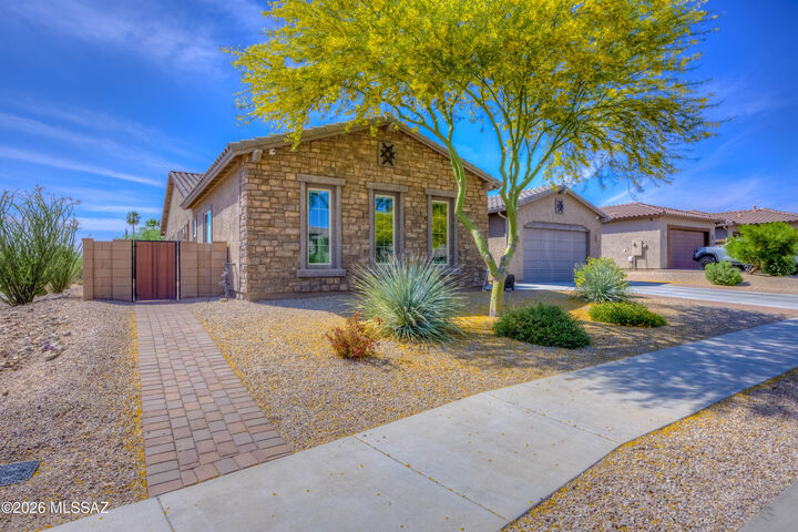 Property Photo: 8461 N Gallant Fox Drive AZ 85704