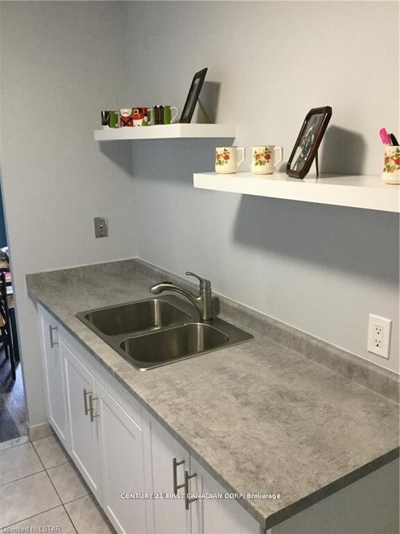 Property Photo:  1103 Jalna Boulevard 202  ON N6E 2W8 