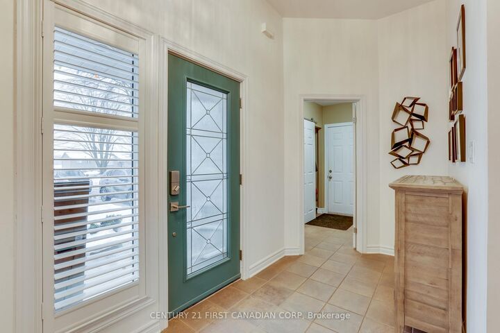 Photo de la propriété: 16916 Evelyn Drive ON N0M 2P0