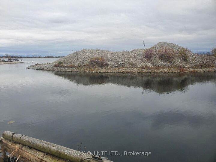 Property Photo: 40 Fisherman's Cove Lane ON K0H 2Y0
