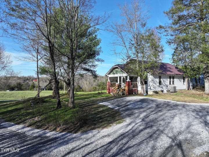 Property Photo: 740 Fishpond Road TN 37641
