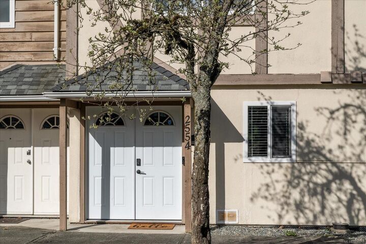 Property Photo: 2554 Highland Blvd BC V9S 3N8