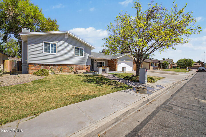 Property Photo:  1324 E Hale Street  AZ 85203 