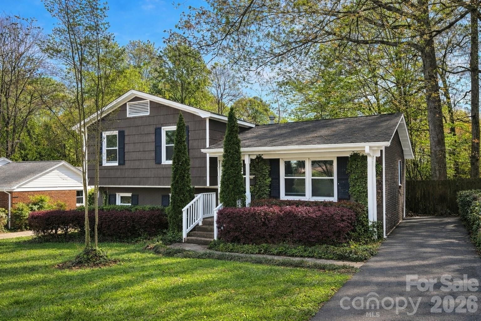 Property Photo:  5000 Glenbrier Drive  NC 28212 