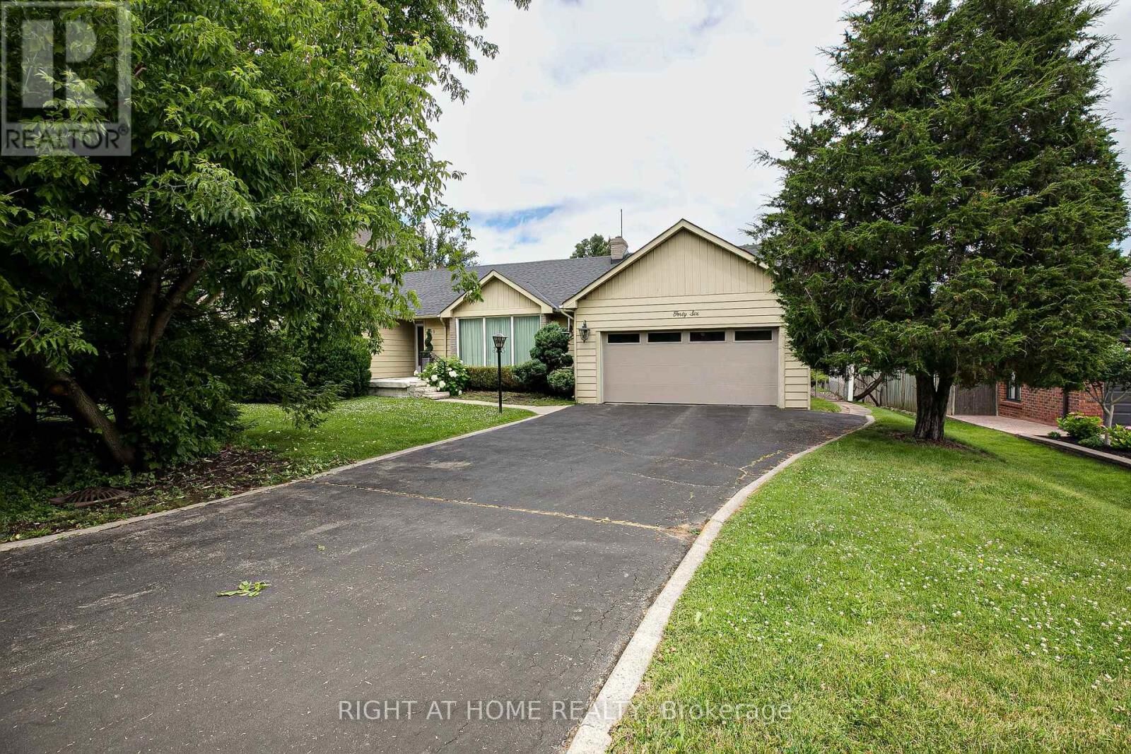 Property Photo:  46 Roosevelt Drive  ON L4C 6V4 