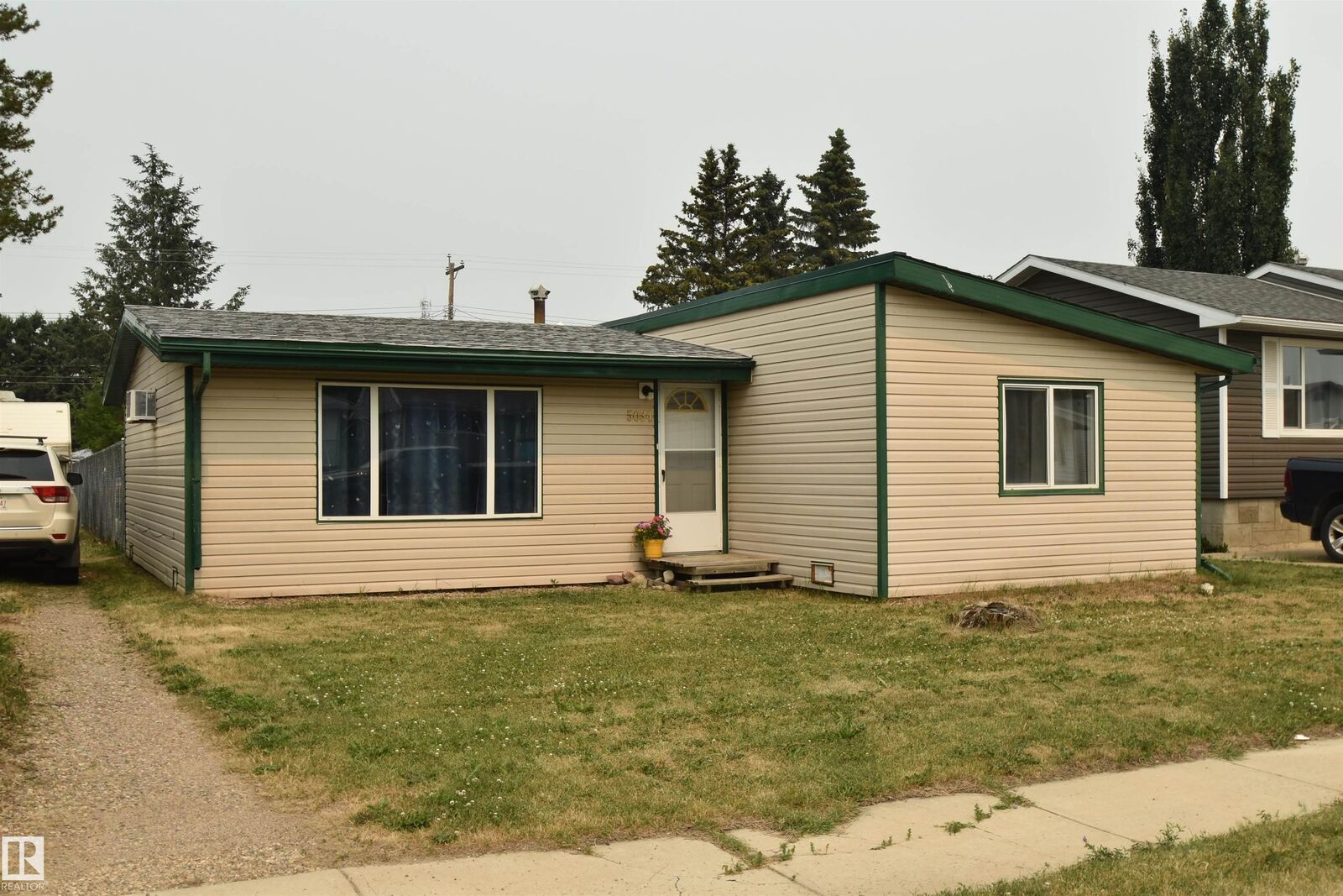 Property Photo:  5034 45 Avenue  AB T0A 3A4 