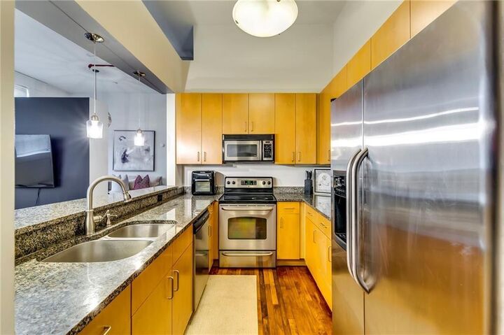 Property Photo:  600 College Street 101  GA 30354 