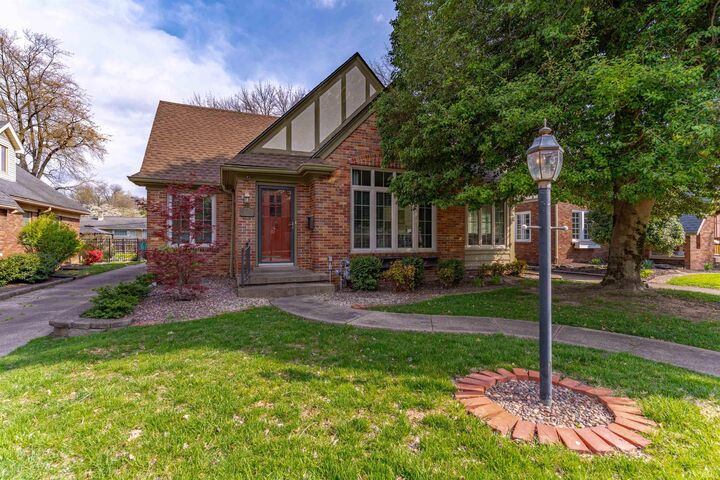 Property Photo:  2224 E Mulberry Street  IN 47714 